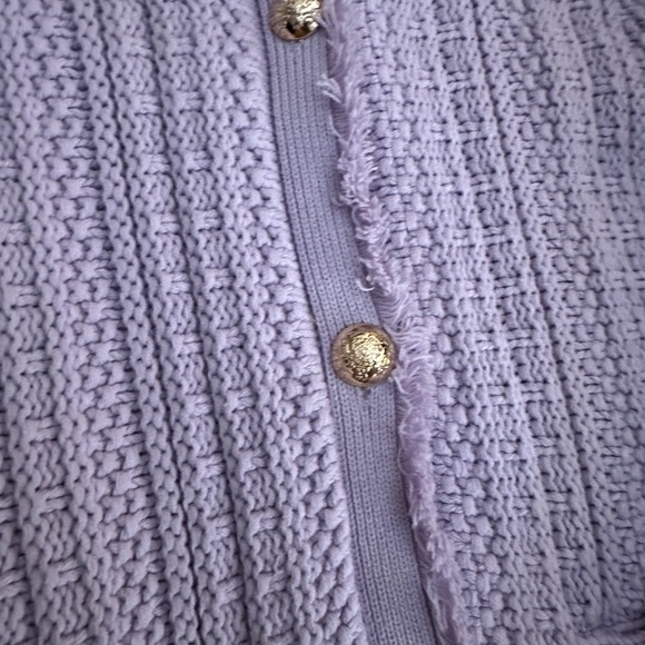 TAHARI lavender cable knit sweater with gold details - Picture 4 of 4